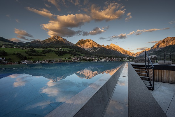 Excelsior Dolomites Life Resort – Infinity pool