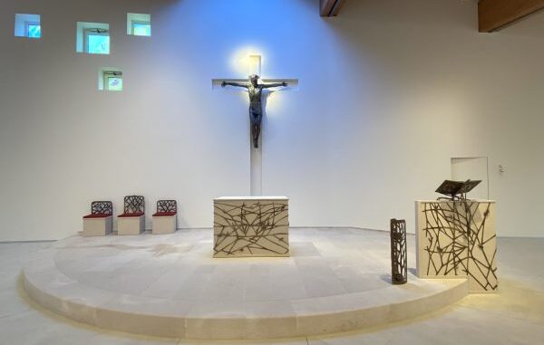 1-interno-nuova-chiesa-La-Loggia-600x450