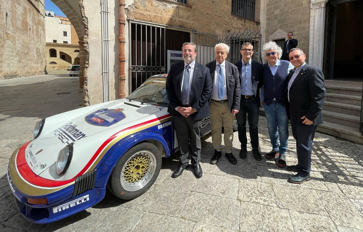Da Sinistra Angelo Pizzuto presidente Automobile Club Palermo Marco Rogano direttore generale Aci Sport prof. Andrea Pace prorettore alla Ricerca Marco Cascino Dire (002)