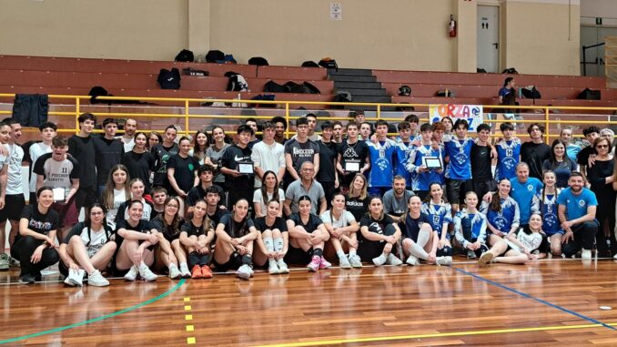 Torneo volley legalità 26 maggio foto gruppone