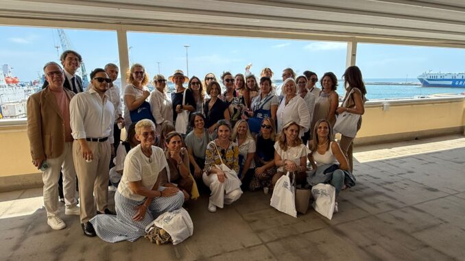 Donne di Wista nel porto di Catania (002)
