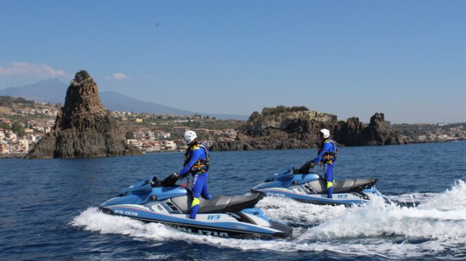 controlli-delle-volanti-del-mare-della-polizia-di-stato-lungo-la-fascia-costiera