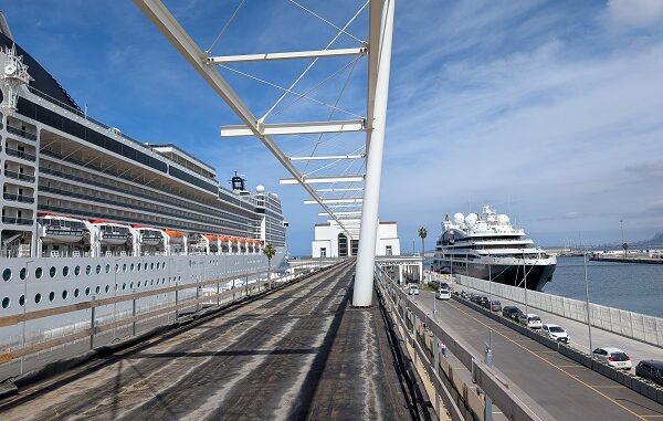 Il Palermo Cruise Terminal dalla passerella dell'Interfaccia (002)