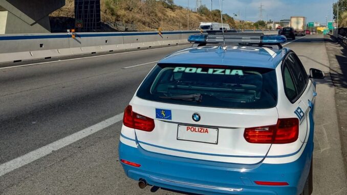 disturbano-gli-automobilisti-ai-caselli-autostradali-per-due-donne-scatta-il-dacur-del-questore-