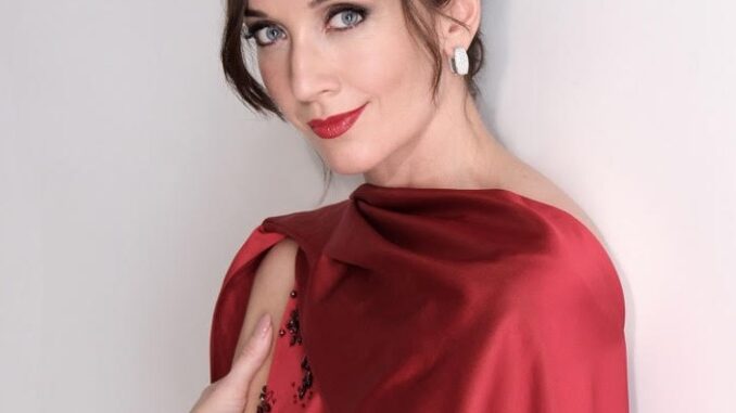 Carly Paoli (002)