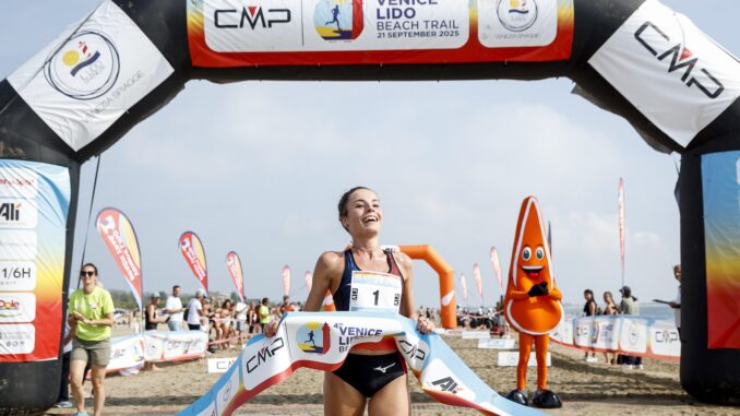 Diletta Moressa vittoriosa e sorridente al traguardo (Phototoday)