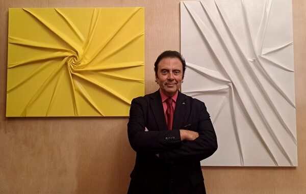 MASSIMO PARACCHINI CON LE OPERE ESPOSTE A BERLINO (002)
