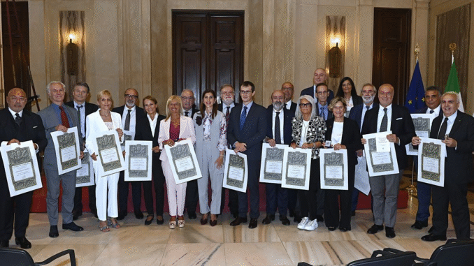 Ambrogini d’oro a Maestri e Maestre del lavoro